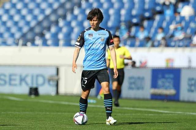 羽毛球亚锦赛：石宇奇男单登顶 国羽两冠两亚收官